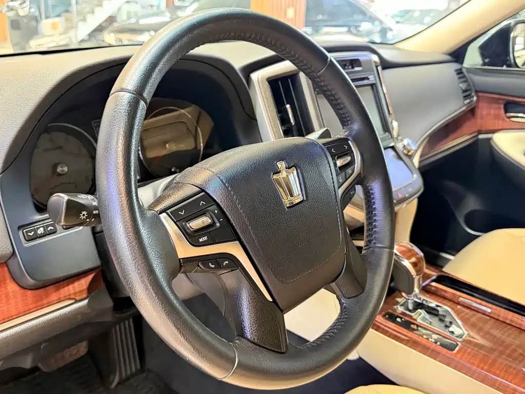 Toyota Crown 2018 — фото 9