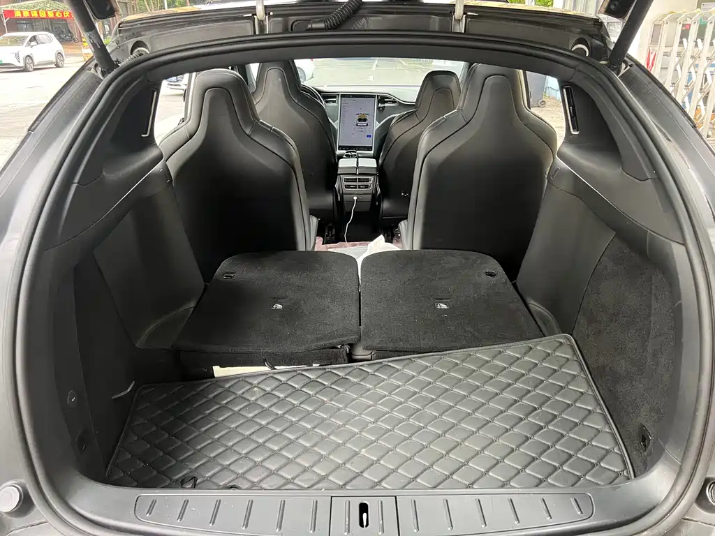 Tesla Model X 2018 — фото 20