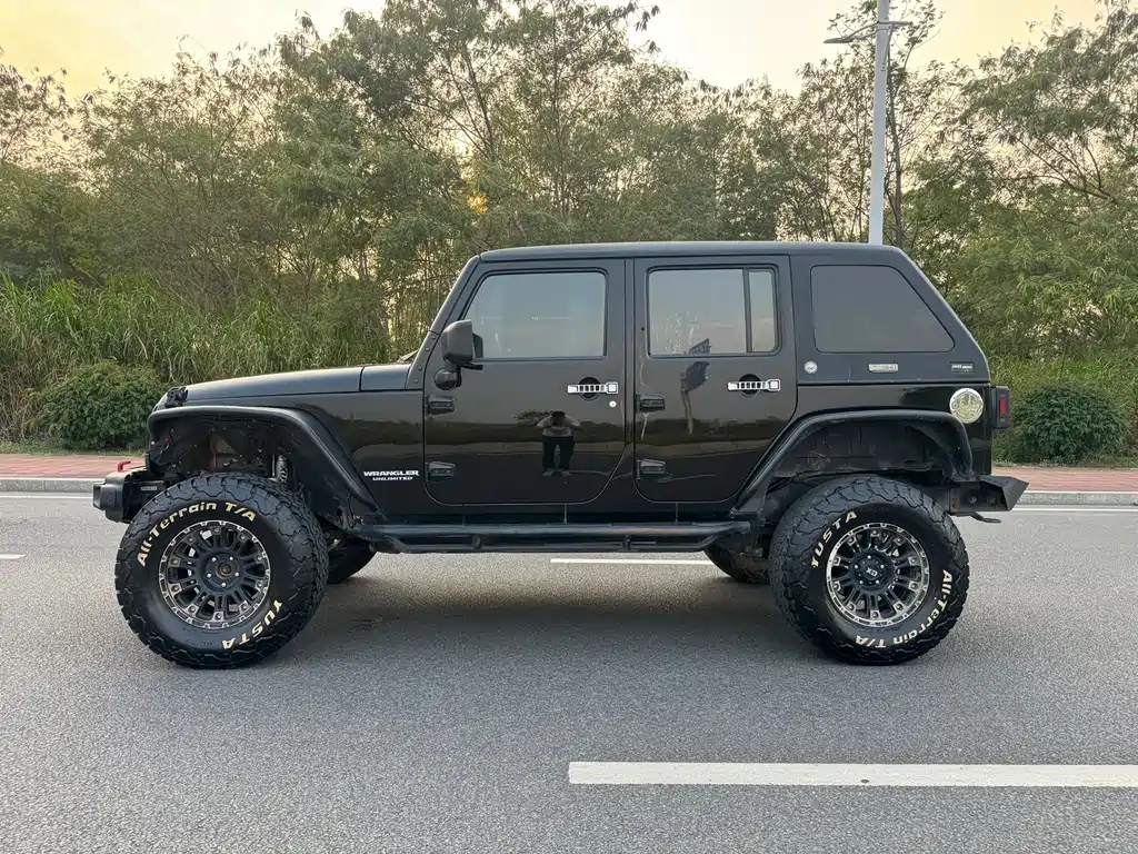 Jeep Wrangler 2010 — фото 19