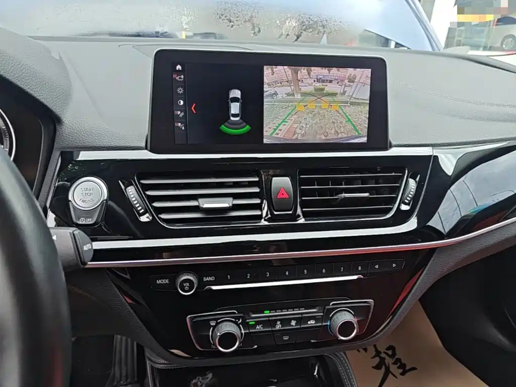BMW 1 Series 2021 — фото 13