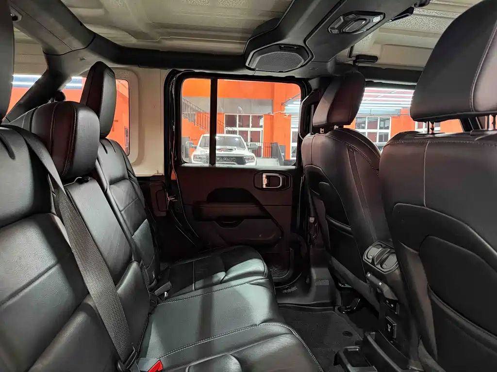 Jeep Wrangler 2020 — фото 16