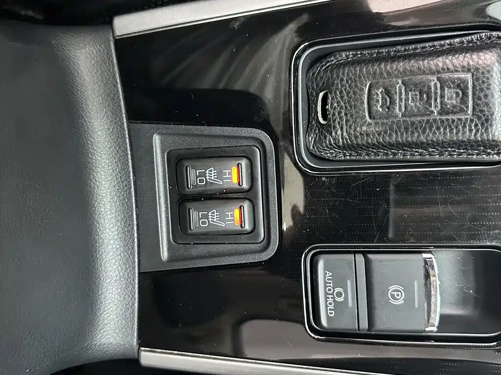 Mitsubishi Outlander 2023 — фото 14
