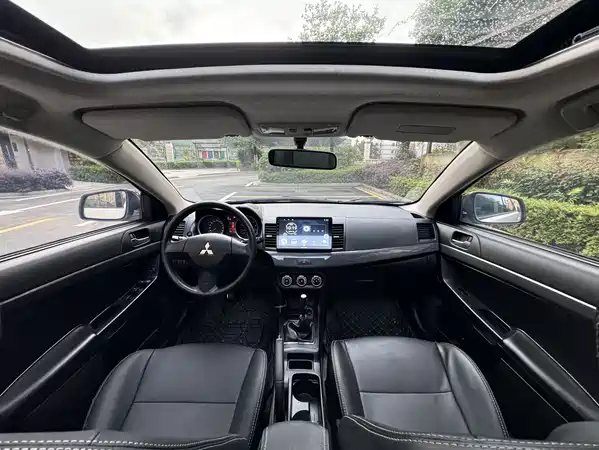Mitsubishi Lancer EX 2012