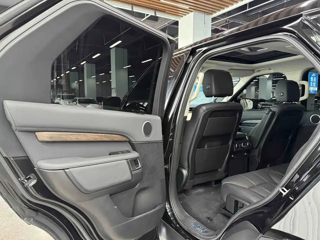 Land Rover Discovery 2019 — фото 13