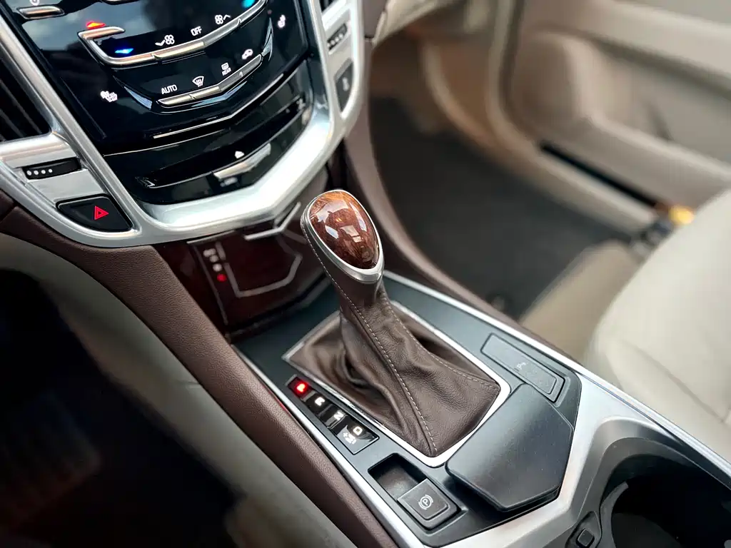 Cadillac SRX 2013 — фото 16