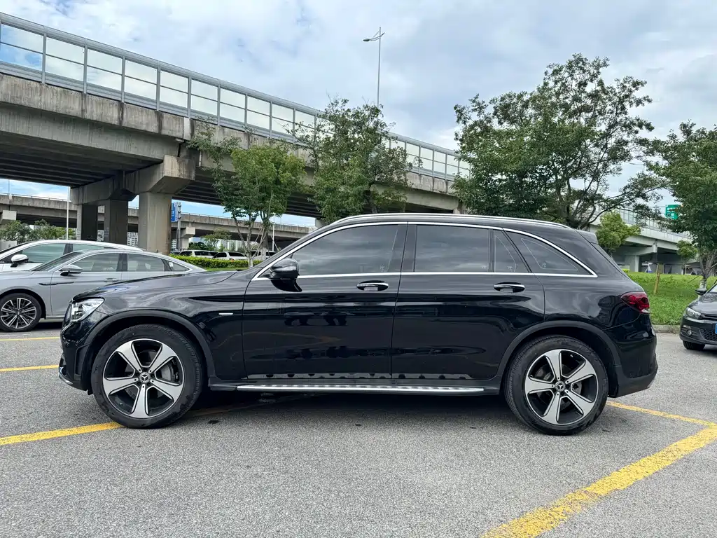 Mercedes-Benz GLC 2023