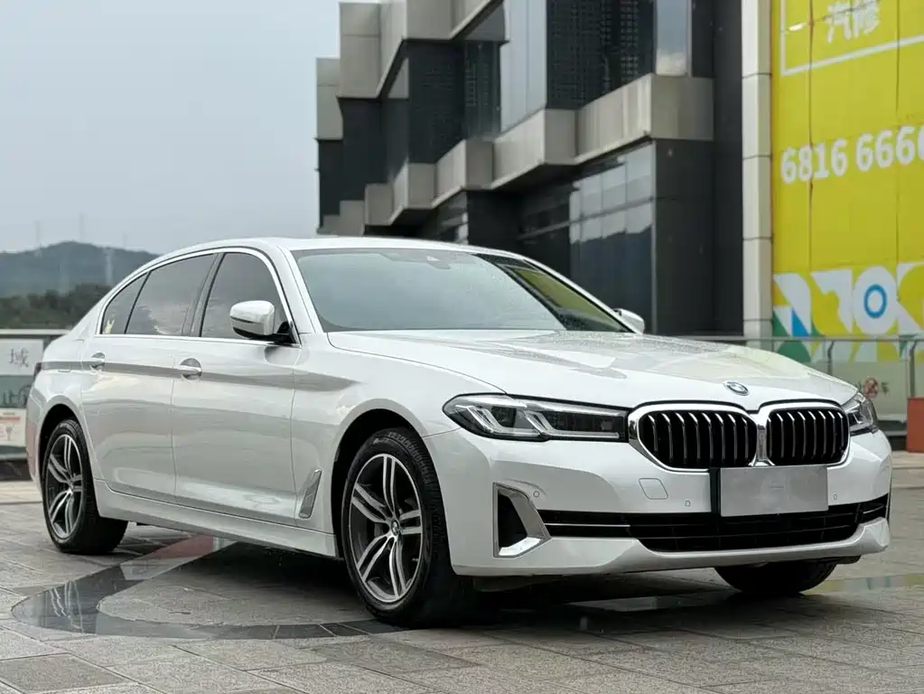 BMW 5 Series 2023 — фото 3