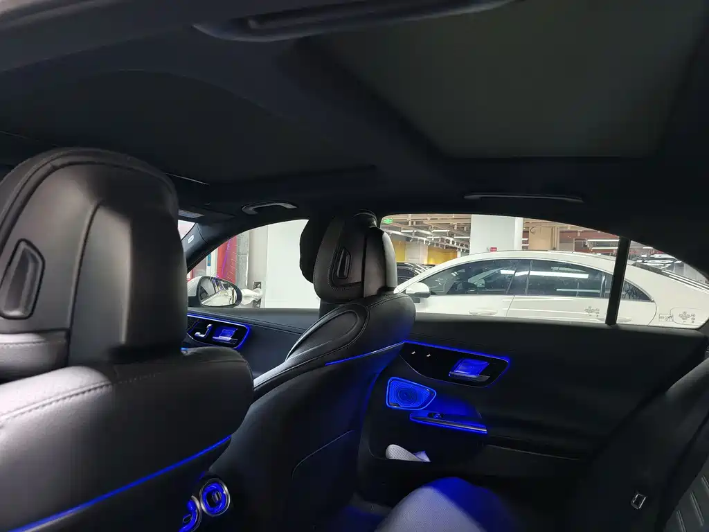 Mercedes-Benz C-Class 2023 — фото 12