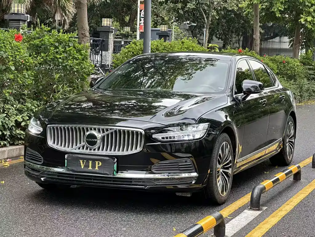 Volvo S90 PHEV 2023