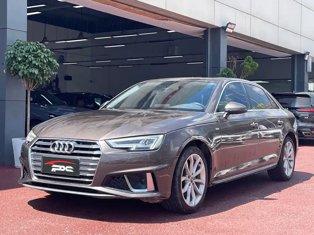 Audi A4L 2020 — фото 1