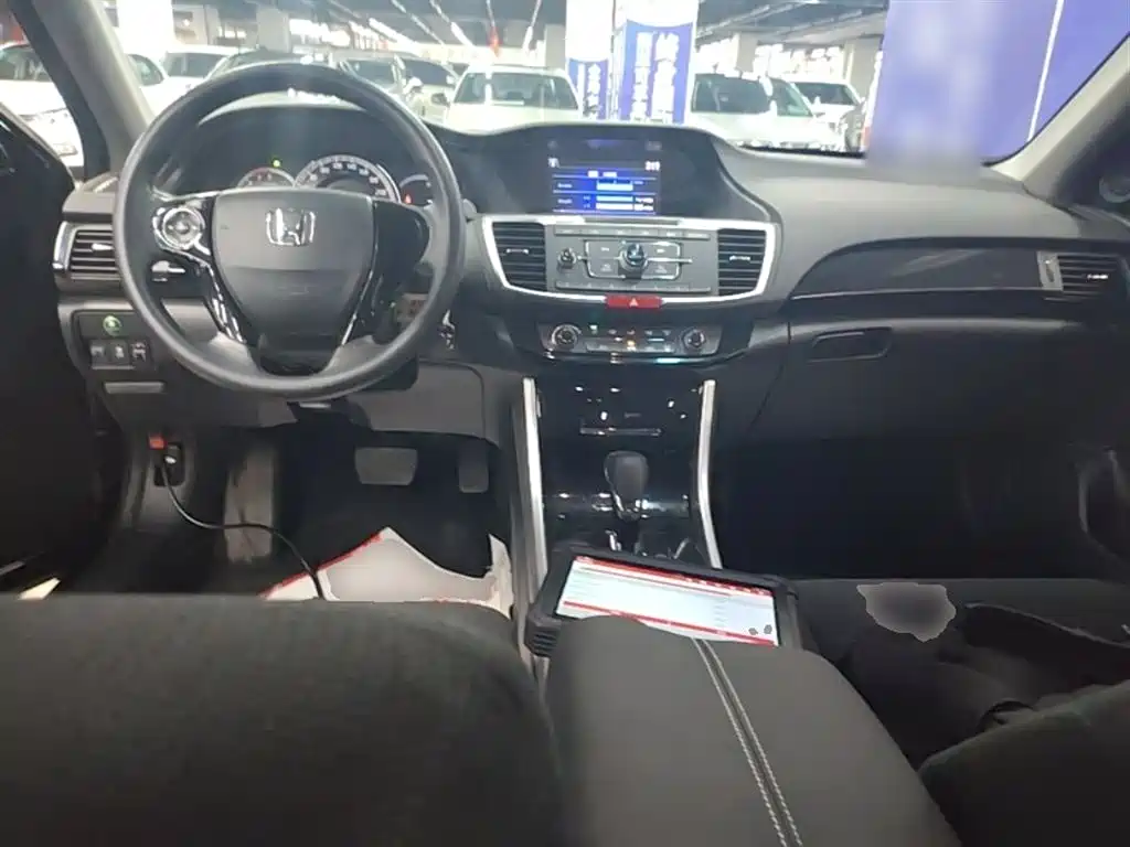 Honda Accord 2018 — фото 10