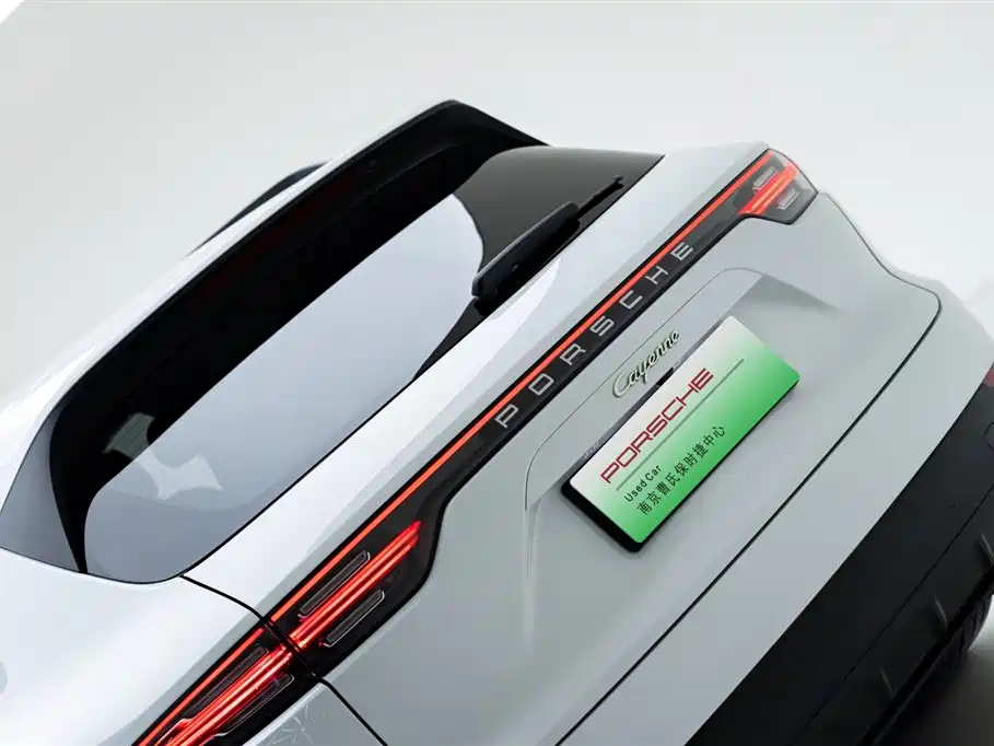 Porsche Cayenne Hybrid 2022 — фото 9