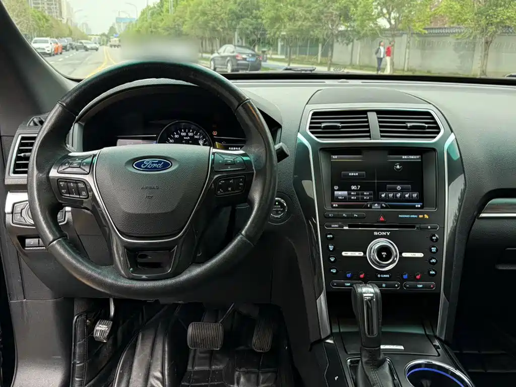 Ford Explorer 2016 — фото 15