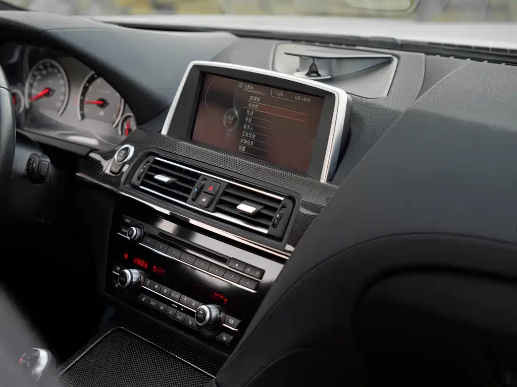 BMW M6 2015 — фото 21