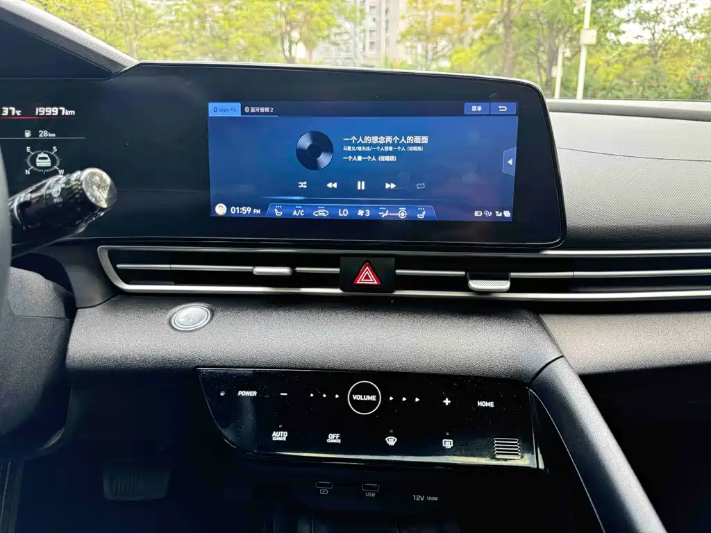 Hyundai Elantra 2022 — фото 17