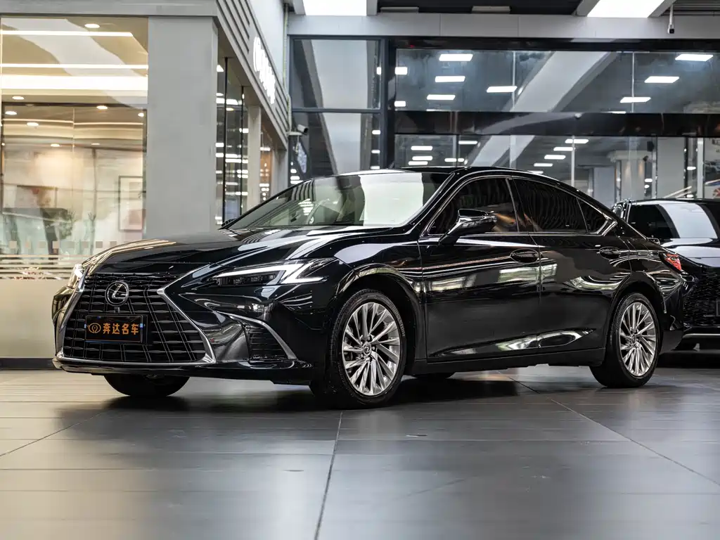 Lexus ES 2025 — фото 1