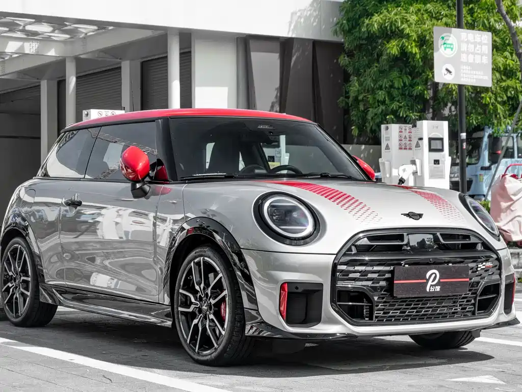 MINI JCW 2025