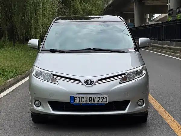 Toyota Previa 2015