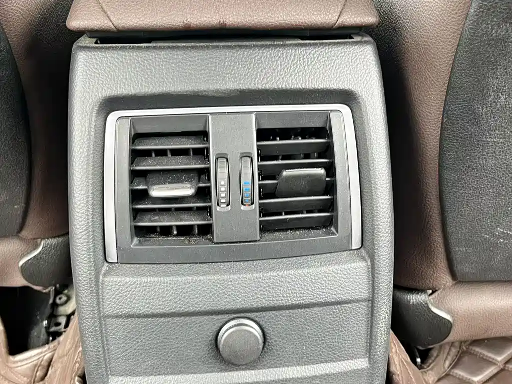 BMW 3 Series 2019 — фото 16