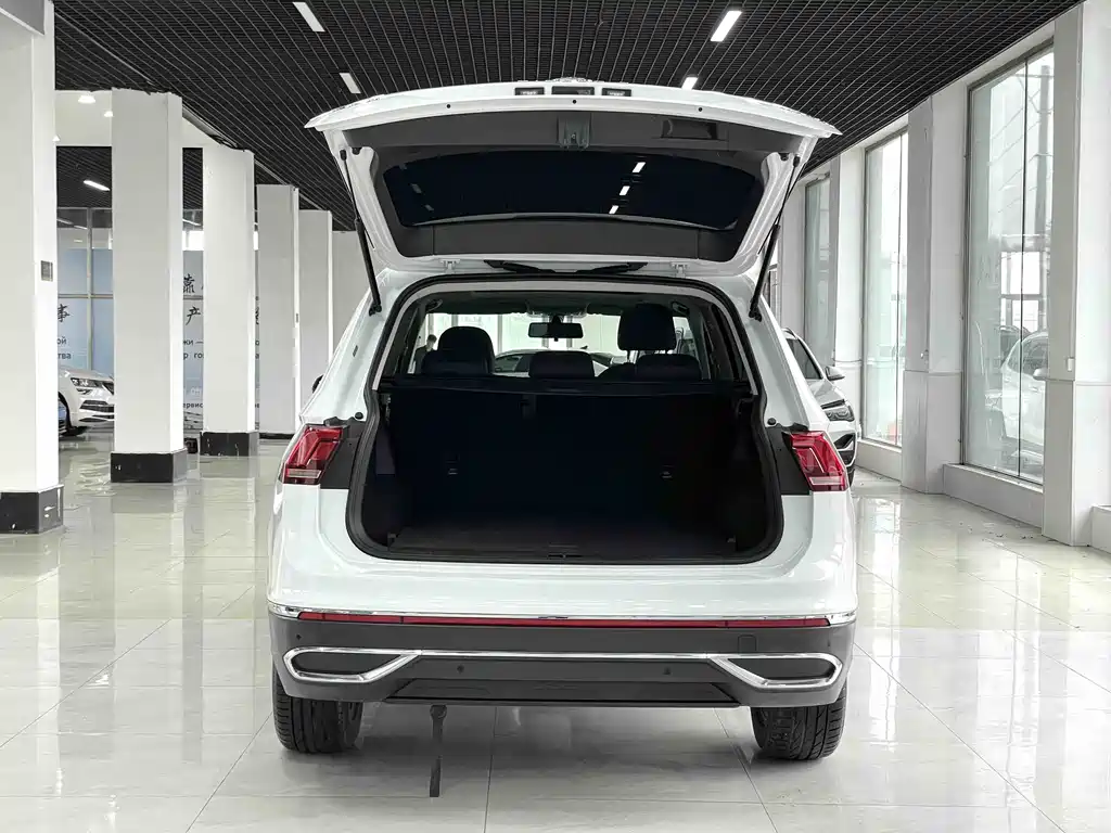Volkswagen Tiguan L 2022 — фото 17
