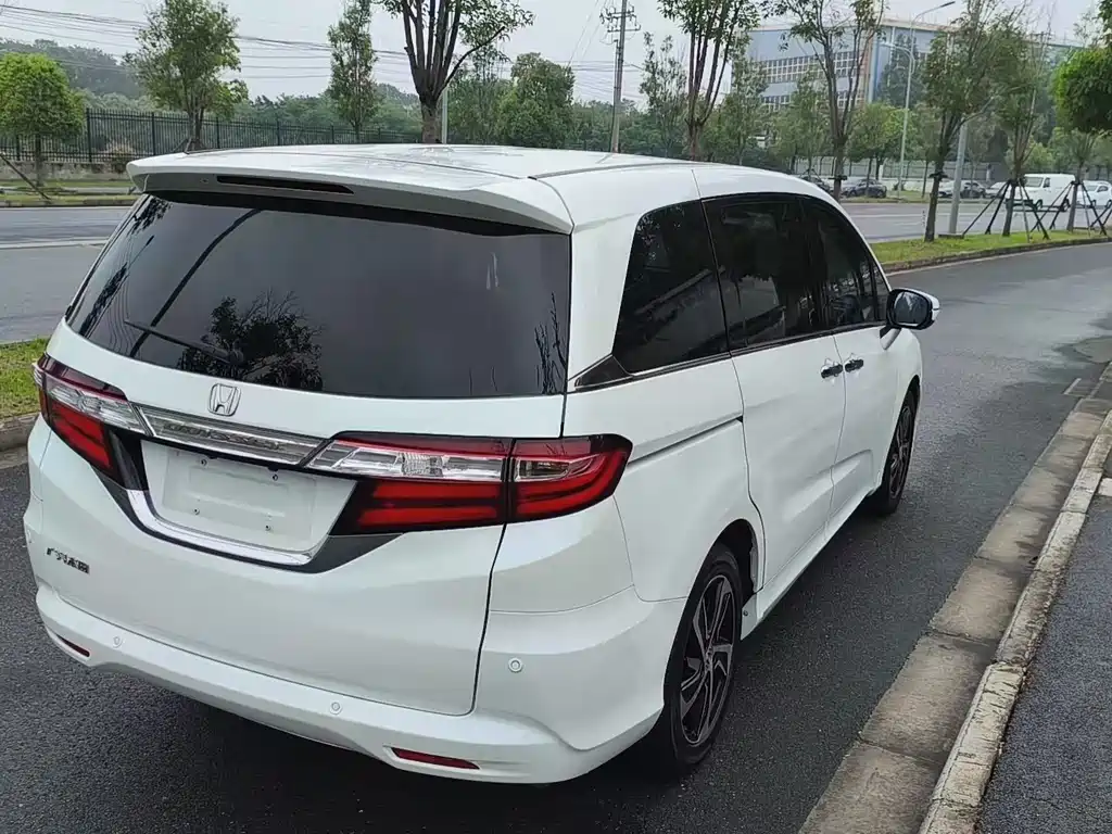 Honda Odyssey 2016 — фото 12