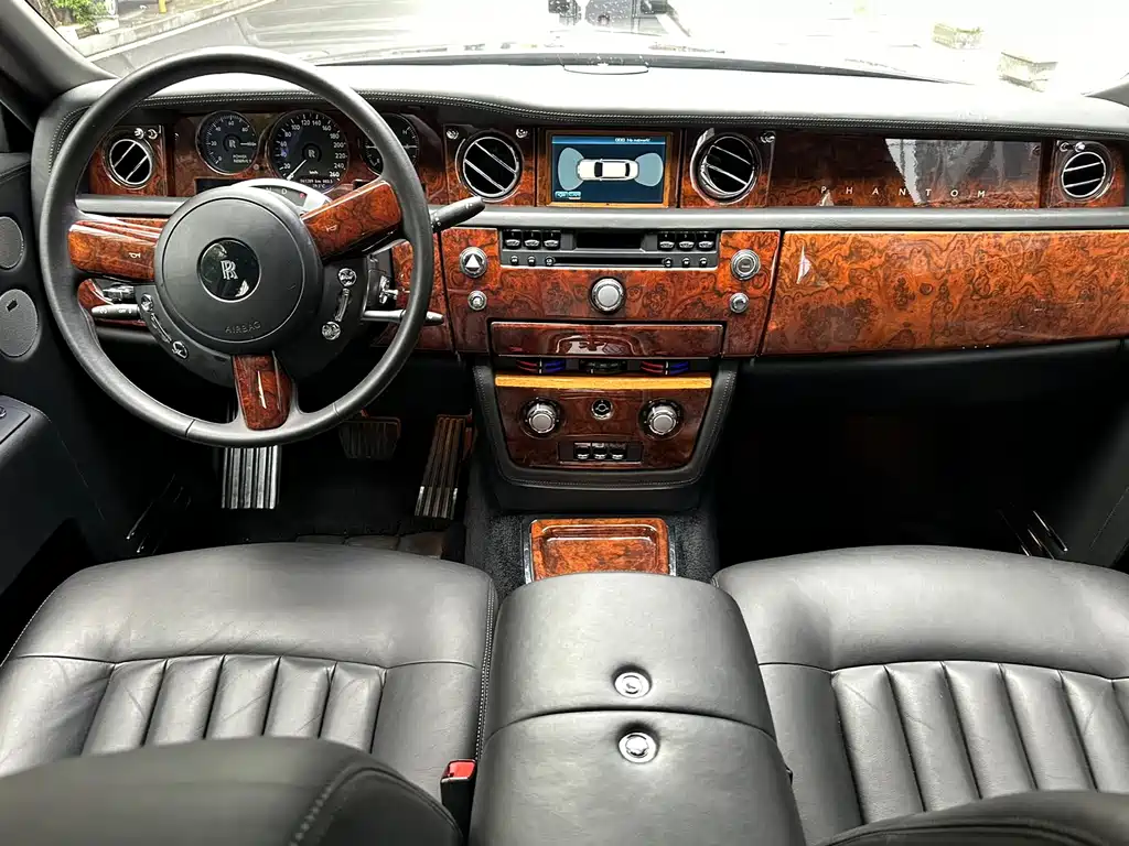 Rolls-Royce Phantom 2010 — фото 12