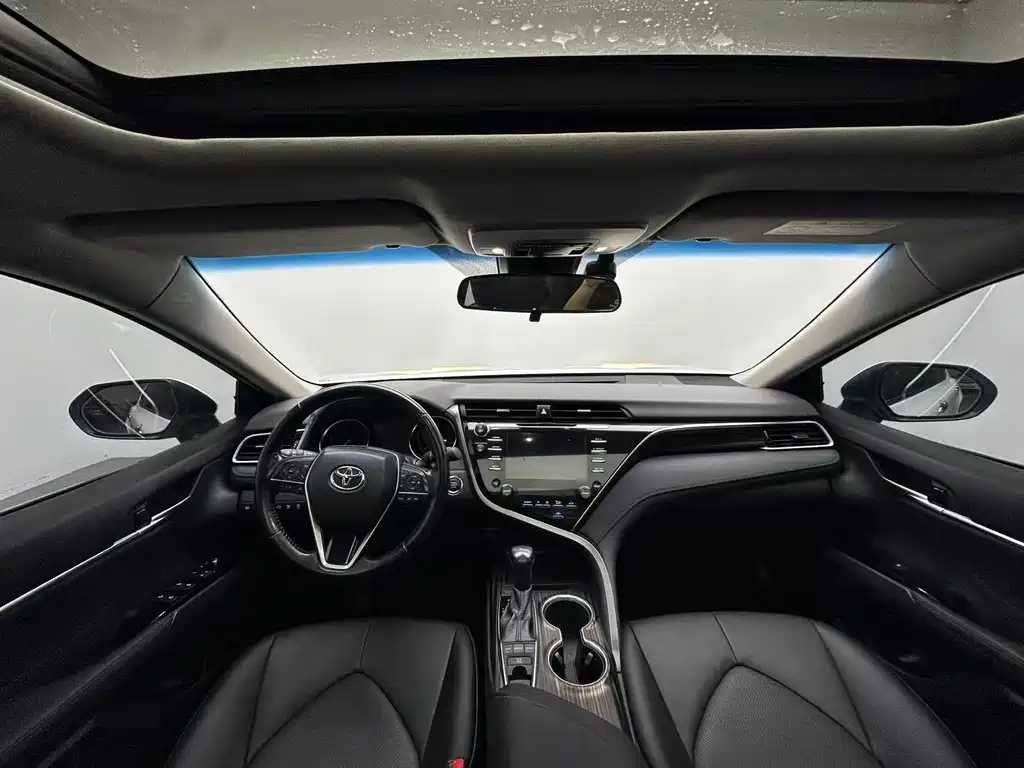 Toyota Camry 2018 — фото 4