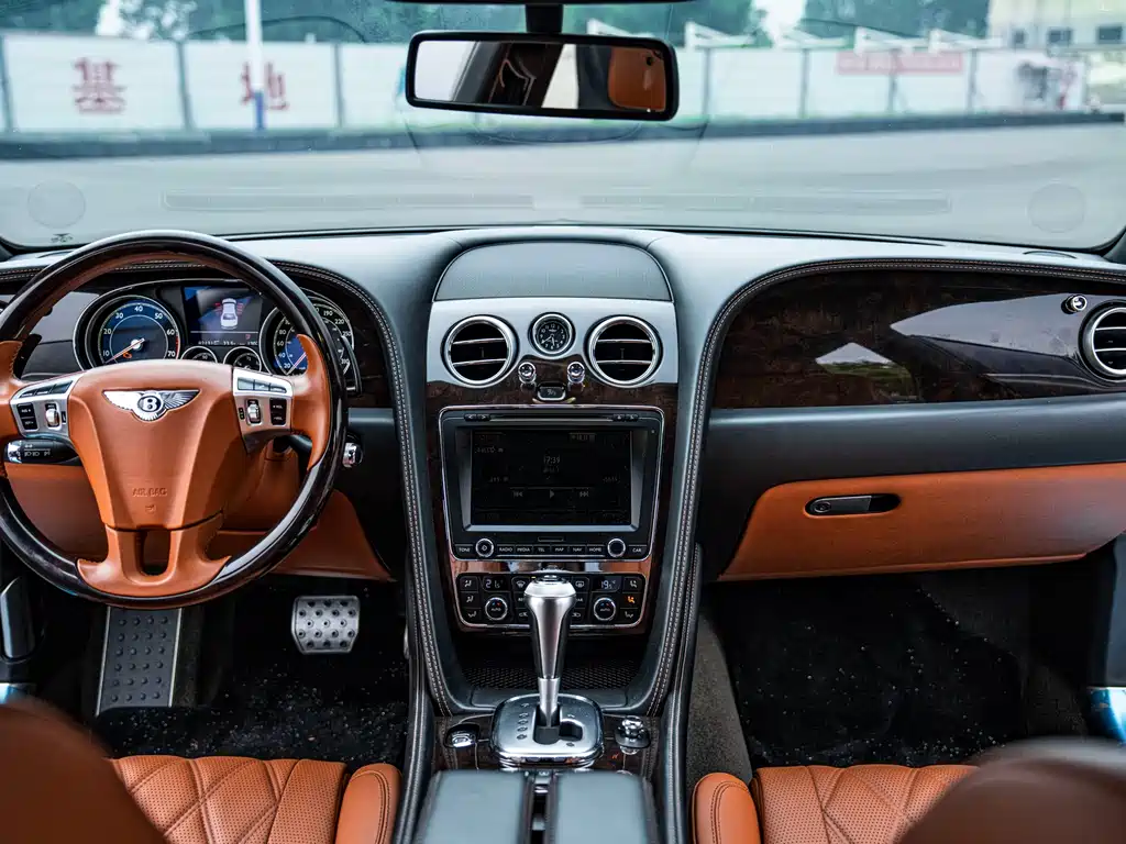 Bentley Flying Spur 2014 — фото 11