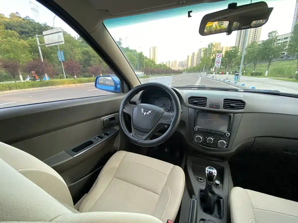 Wuling Hongguang 2014 — фото 12