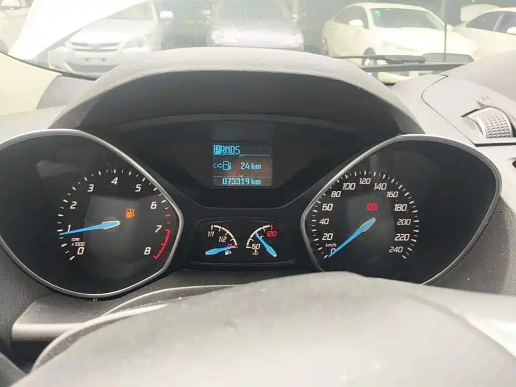 Ford Kuga 2015 — фото 12