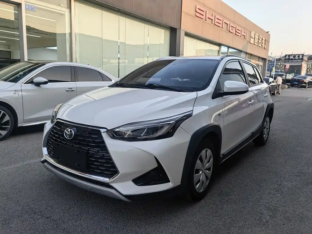 Toyota Yaris L 2021