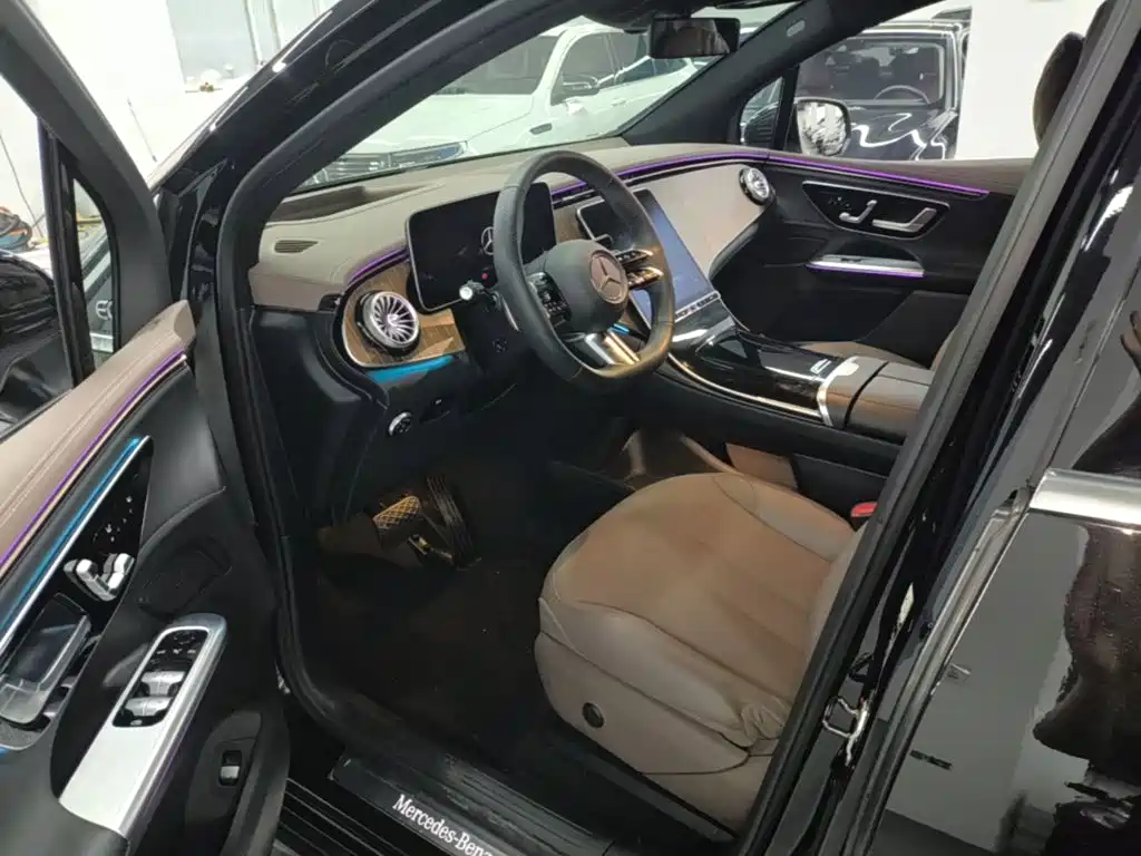 Mercedes-Benz EQE SUV 2023 — фото 16