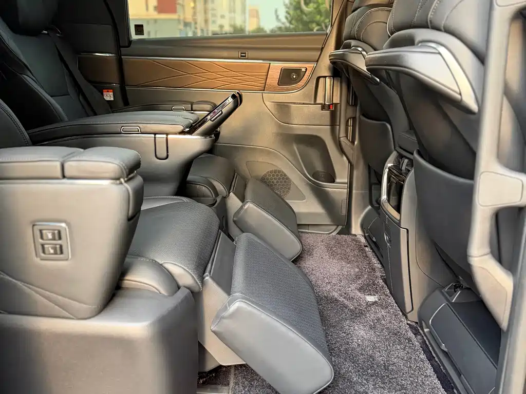 Toyota Vellfire 2024 — фото 15