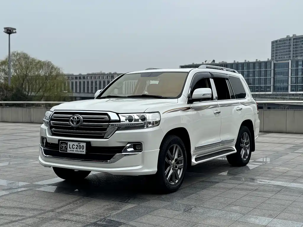 Toyota Land Cruiser 2019 — фото 1
