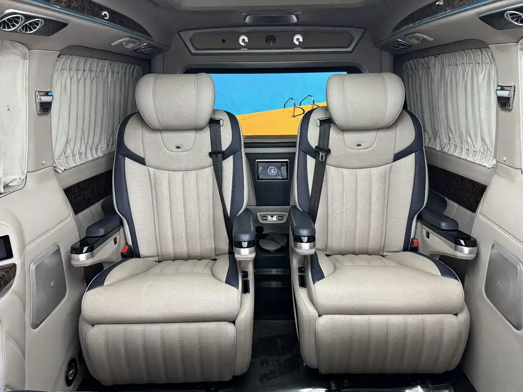 Mercedes-Benz V-Class 2022 — фото 15