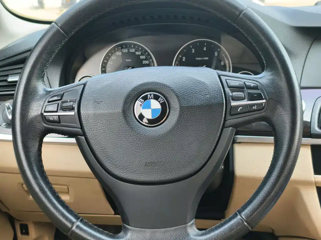 BMW 5 Series 2012 — фото 17