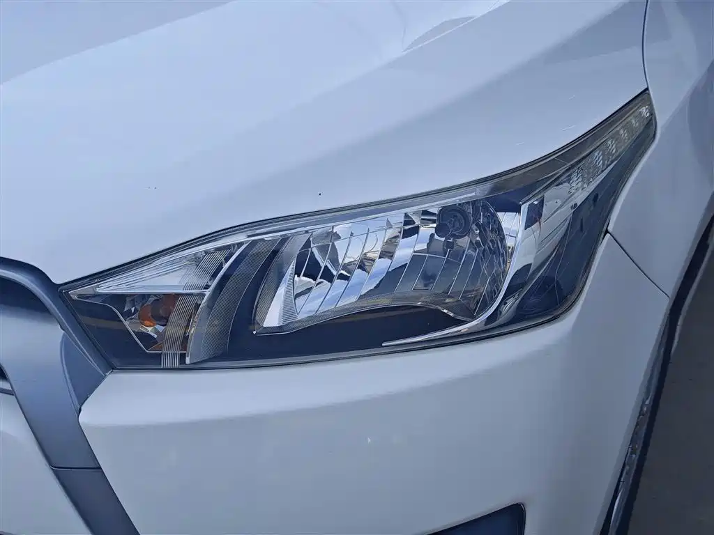 Toyota Yaris L 2015 — фото 24
