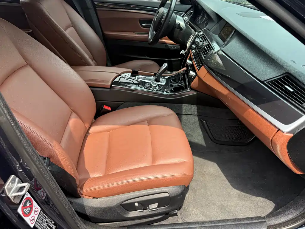 BMW 5 Series 2015 — фото 16