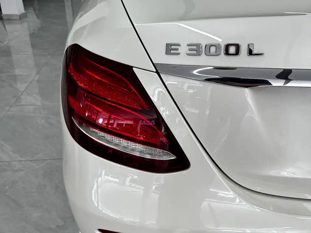 Mercedes-Benz E-Class 2020 — фото 16