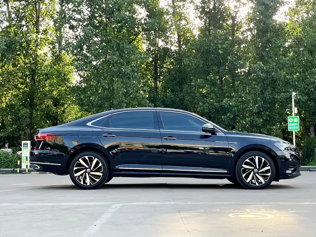 Volkswagen Passat 2023 — фото 4