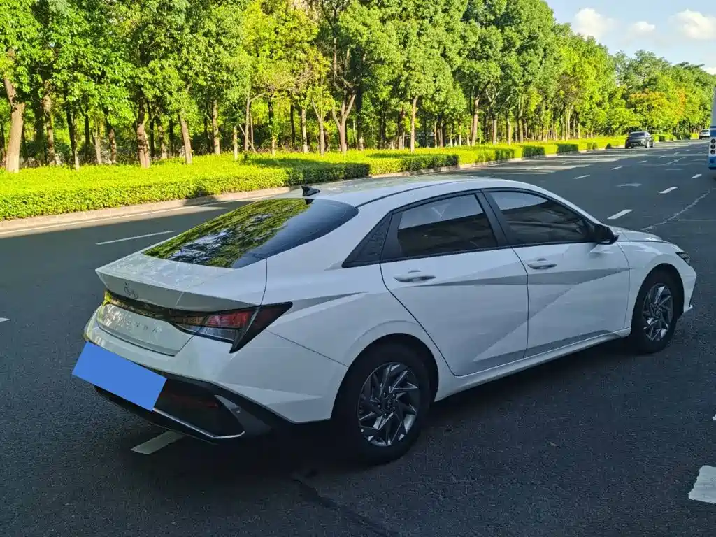 Hyundai Elantra 2022