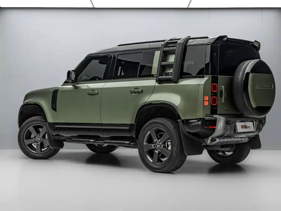 Land Rover Defender 2023 — фото 5