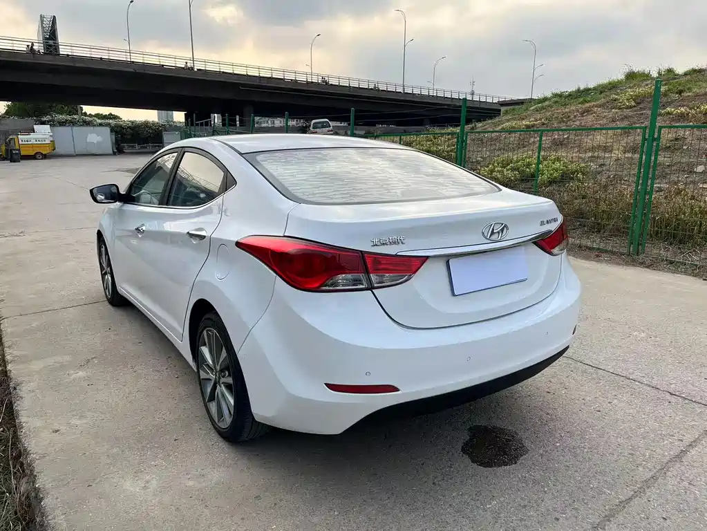 Hyundai Elantra Langdong 2015 — фото 14