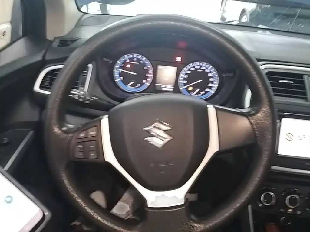 Suzuki S-Cross 2015 — фото 11