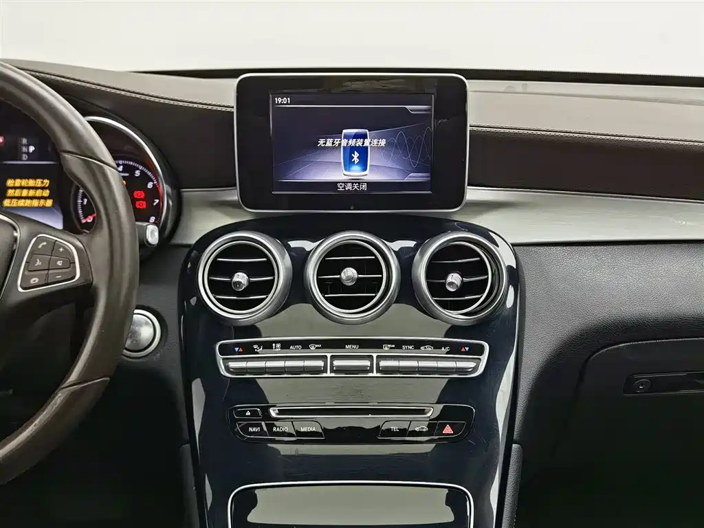Mercedes-Benz GLC 2018 — фото 12