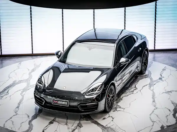 Porsche Panamera 2023