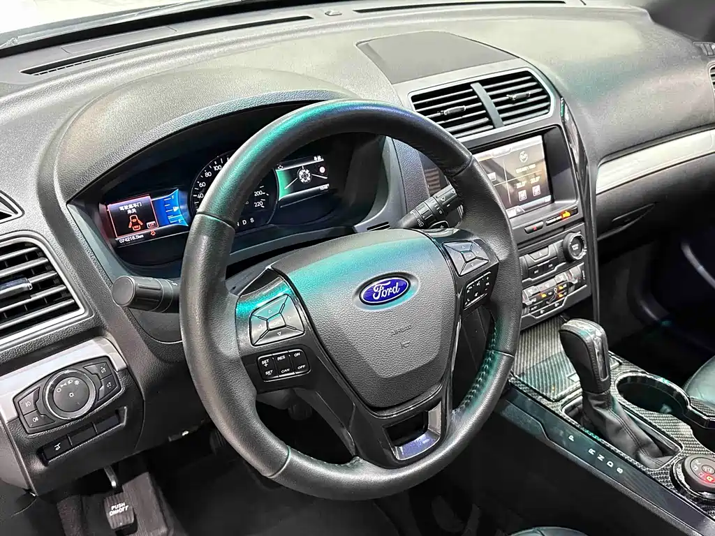 Ford Explorer 2015 — фото 10