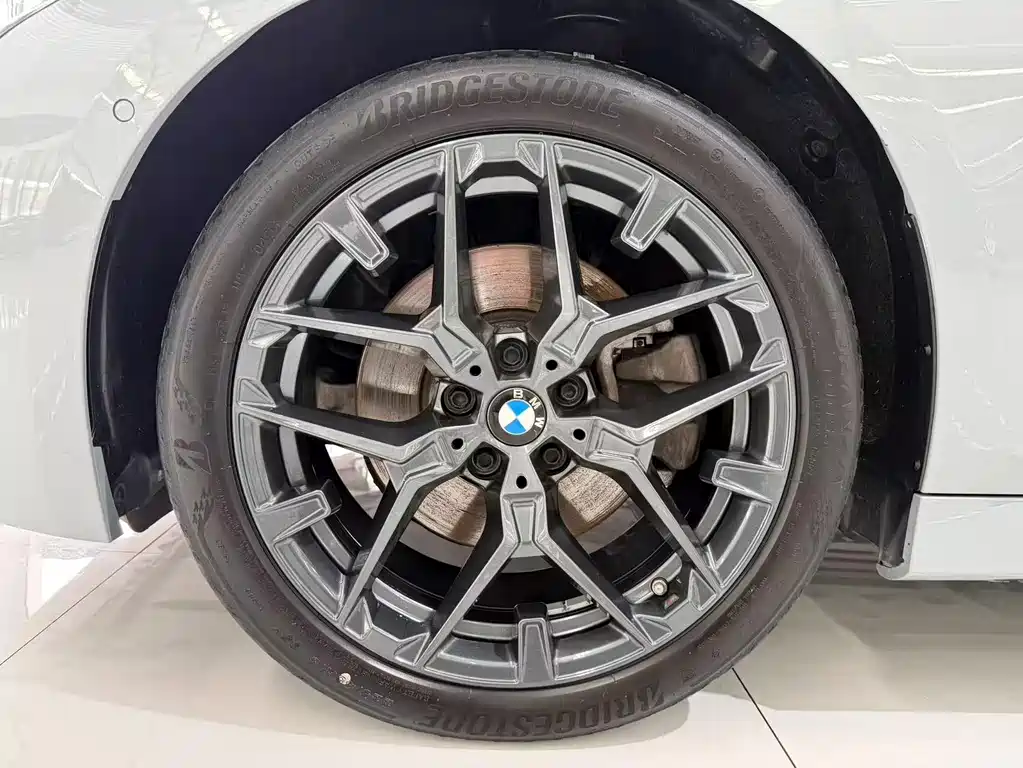 BMW 3 Series 2024 — фото 12