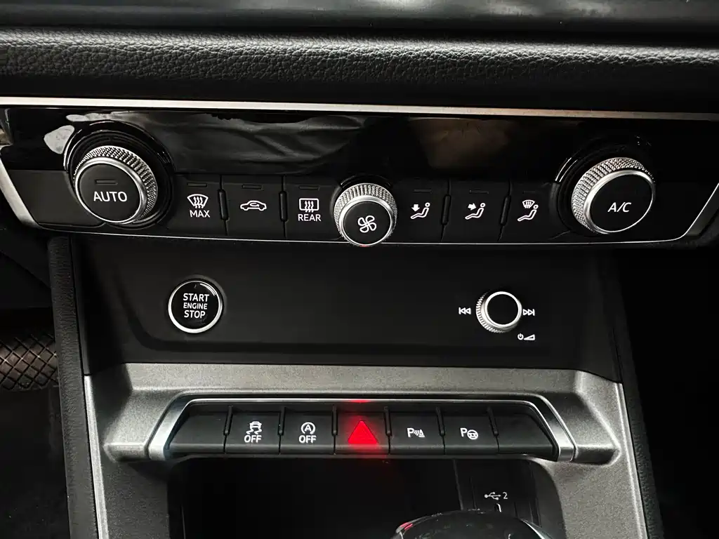 Audi Q3 2021 — фото 16