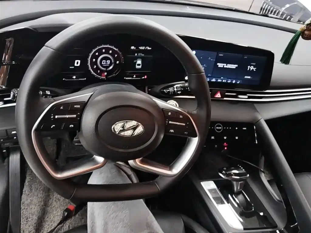 Hyundai Elantra 2022 — фото 10